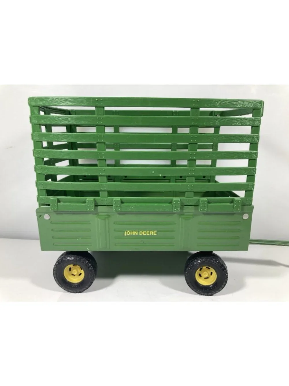 Ertl John Deere Bale Throw Hay Wagon 1:16 Toy Farm Toy Tractor Implement Diecast
